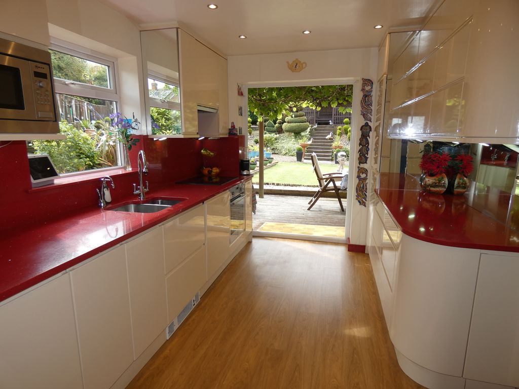Kitchen- click for photo gallery